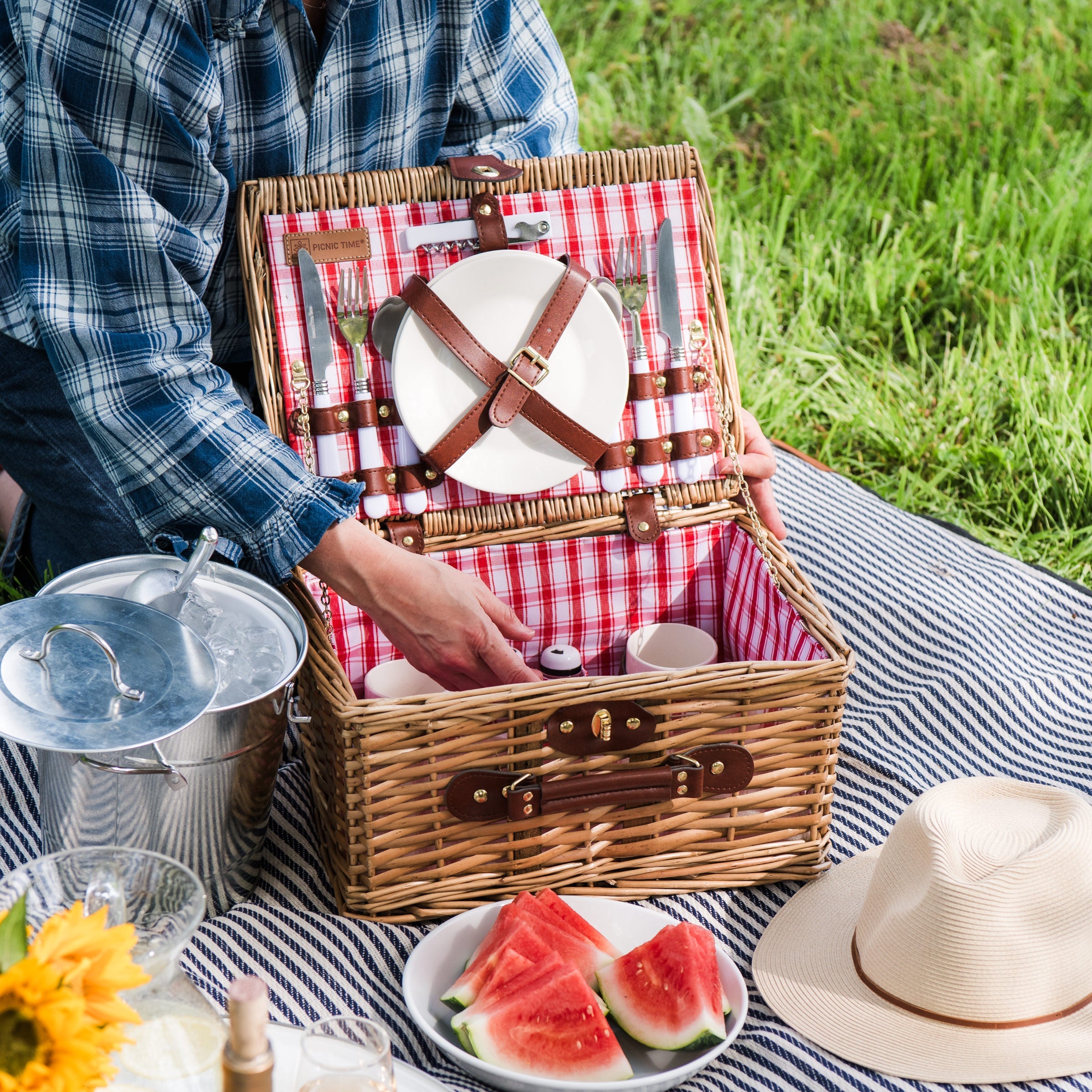 Classic Picnic Basket for Two