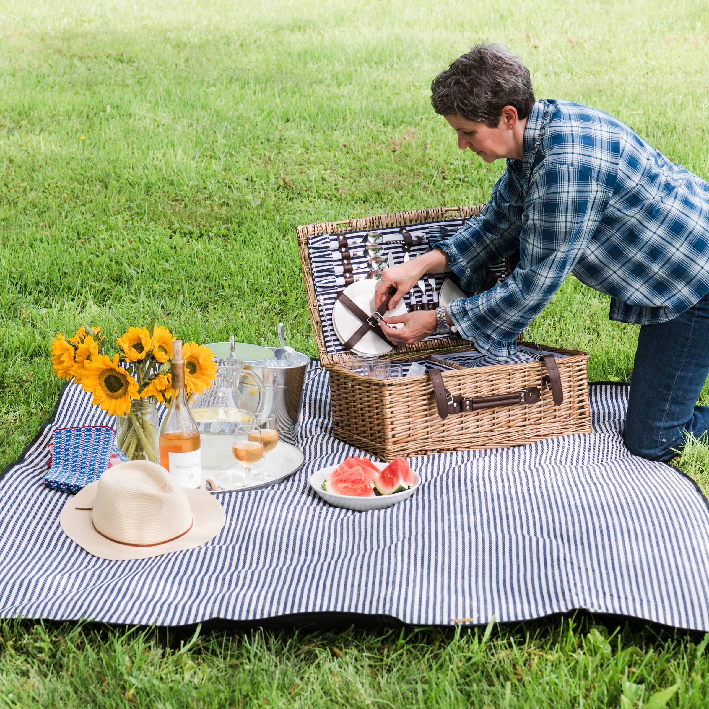 Covington Classic Willow Four Person Picnic Basket
