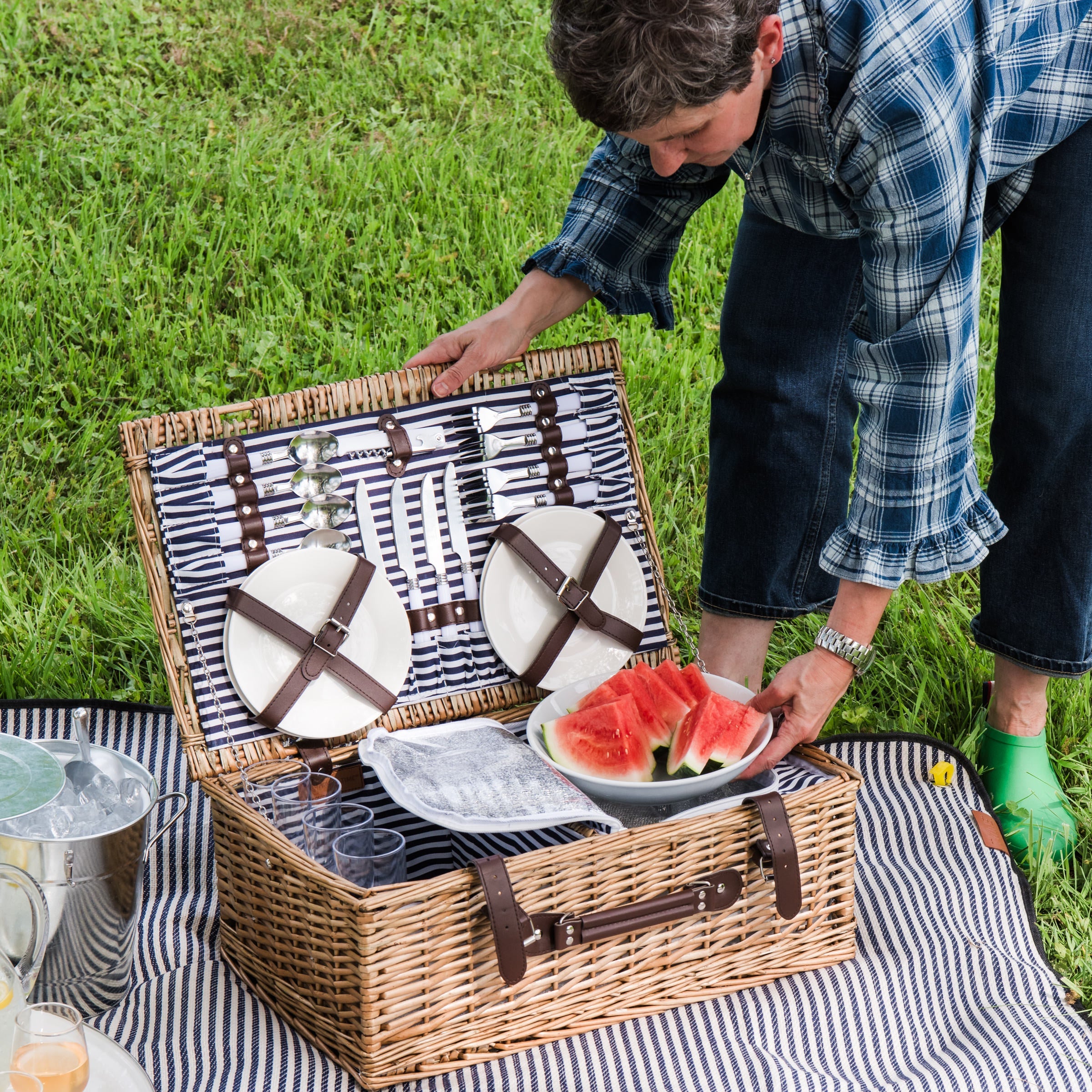 Covington Classic Willow Four Person Picnic Basket