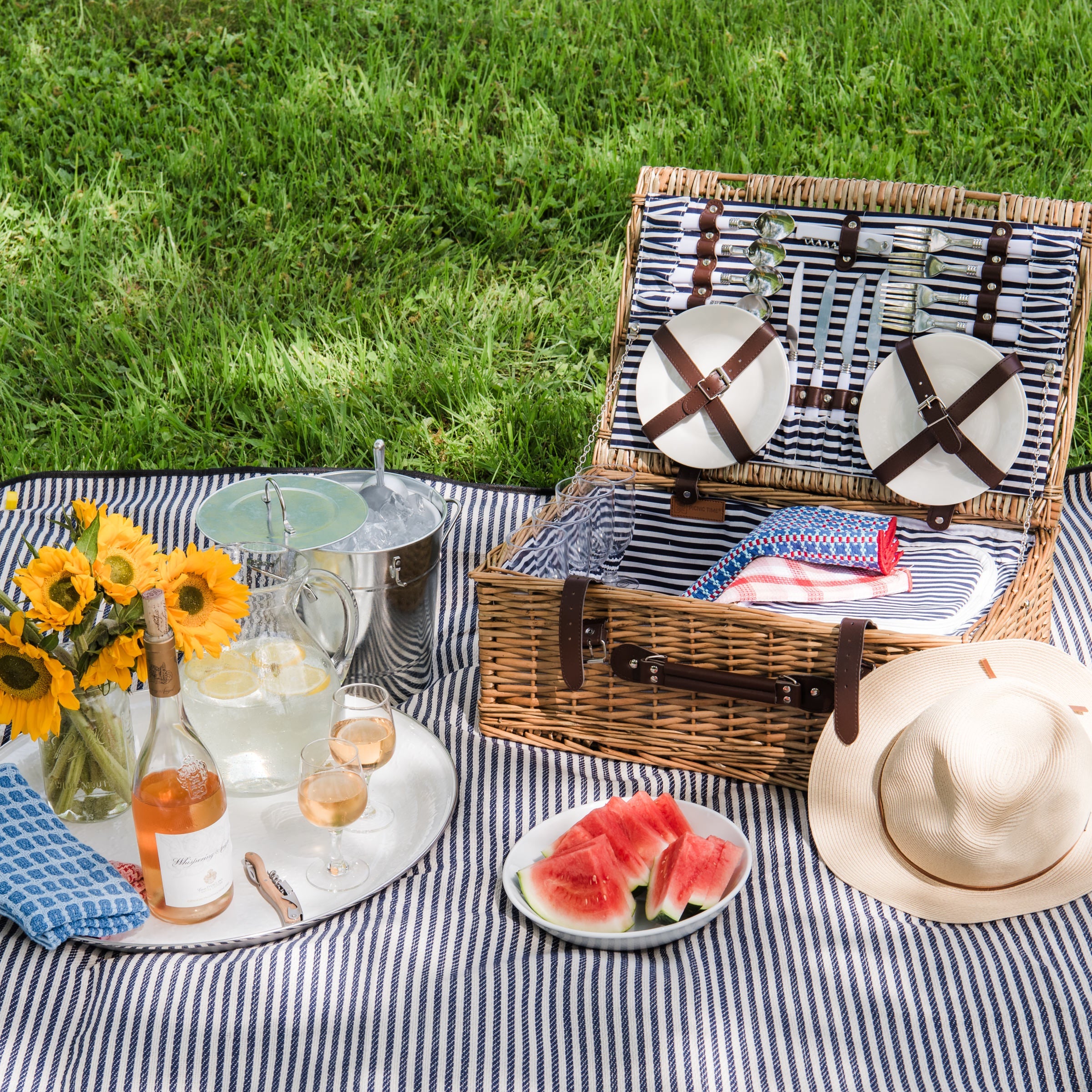 Covington Classic Willow Four Person Picnic Basket